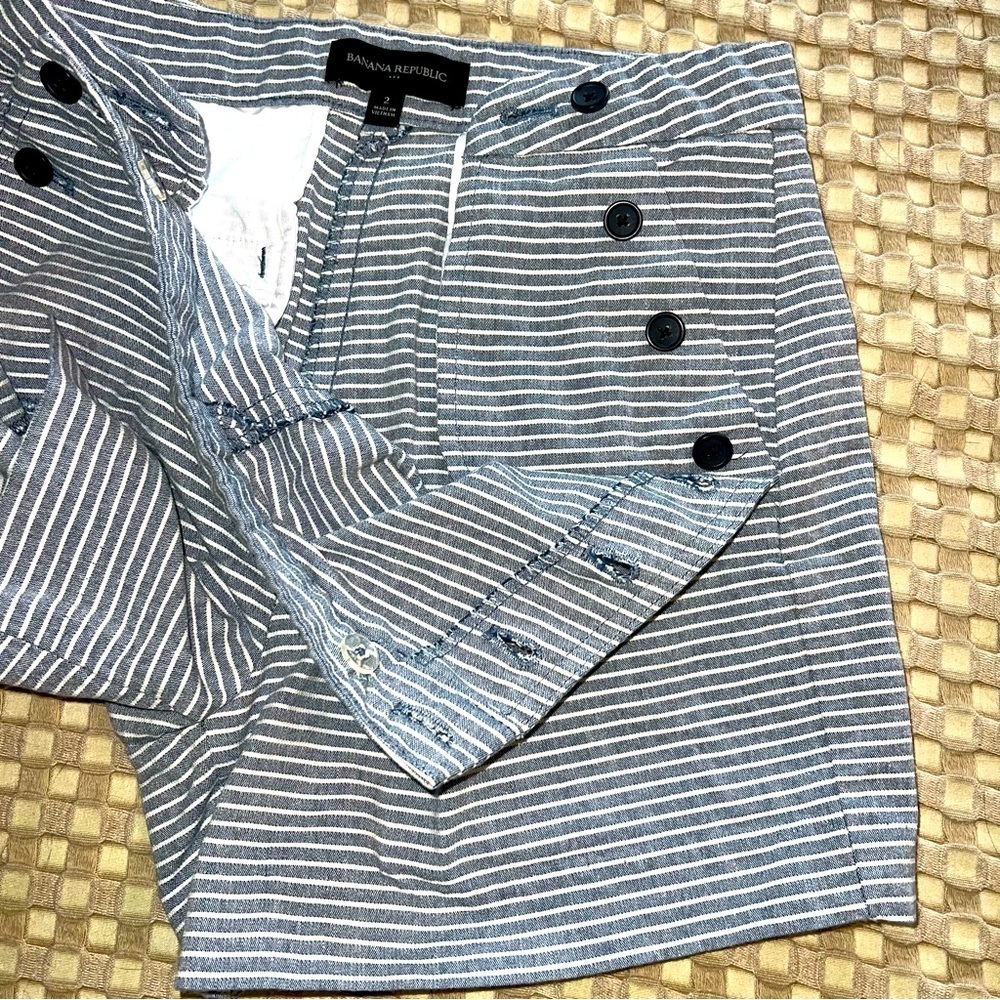 Banana Republic Womens Size 2 Blue/Gray & White Stripe Nautical Short Casual - Picture 7 of 7